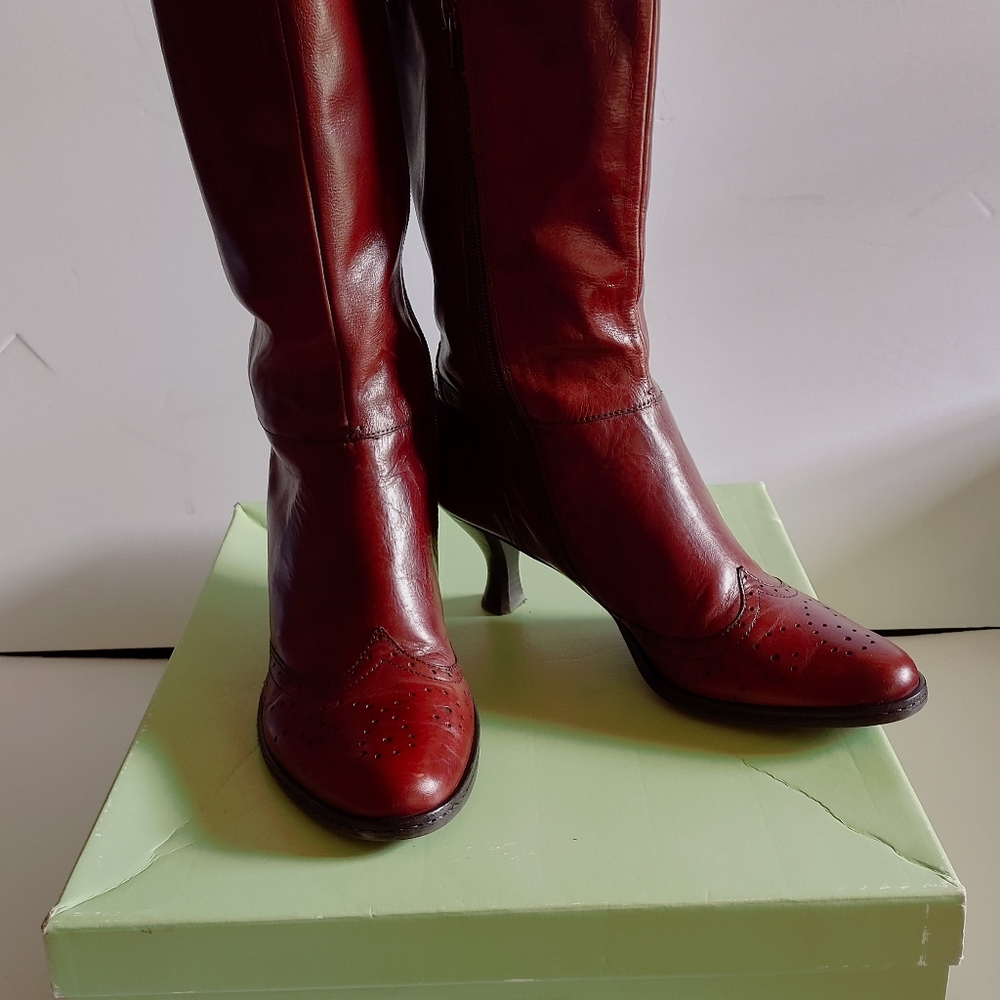 Nicole Kenna Leather women's midcalf Boots 10M brown cognac w/ kitten heel